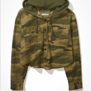 AE Camo Cropped hooded Shirt